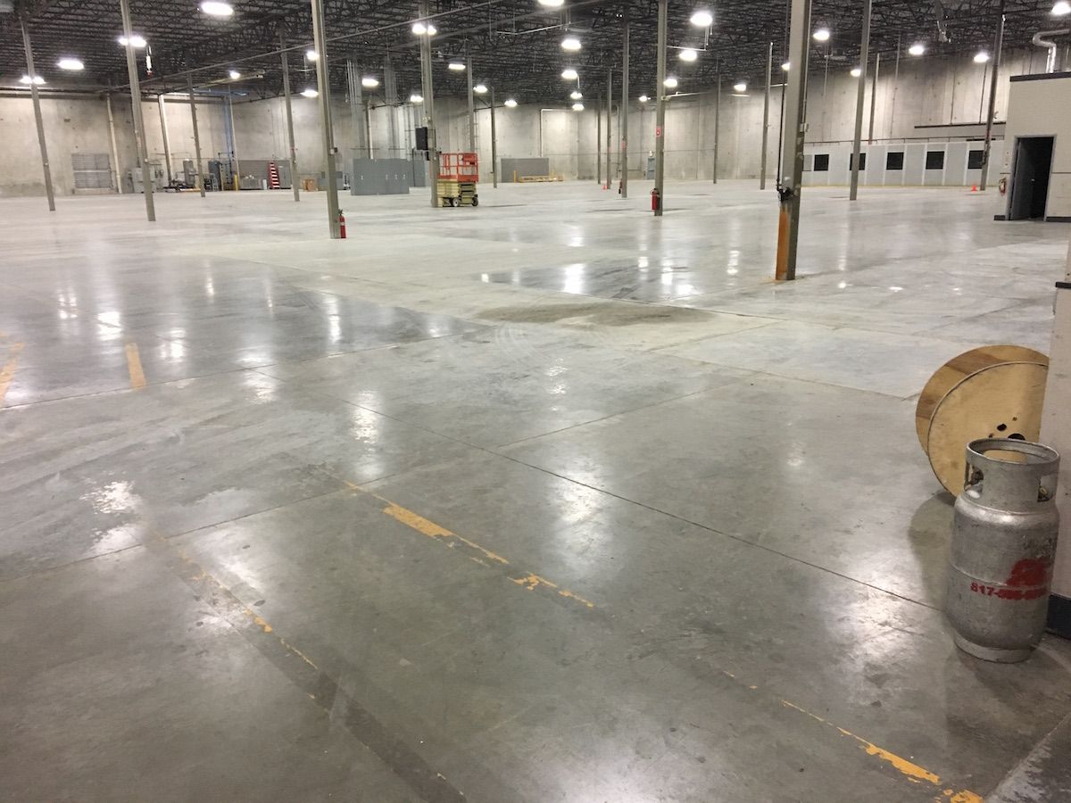 Large-scale concrete polishing for Texas warehouse.